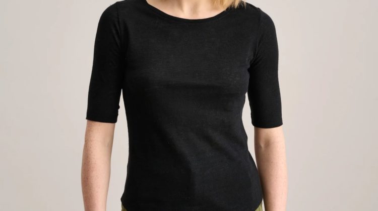 CAMISETA  COLOR NEGRO BEELEROSE